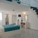 Noème Santorini