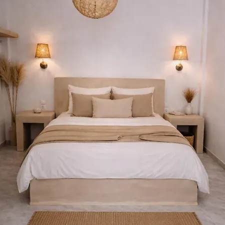 ホテル Noeme Santorini 3*