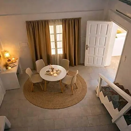 ホテル Noeme Santorini