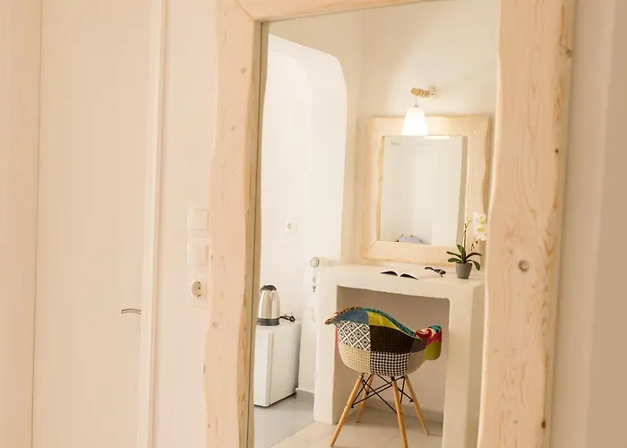 Noème Santorini Hotel 3*