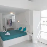 Noeme Santorini Hotel