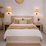 Hotel Noeme Santorini 3*